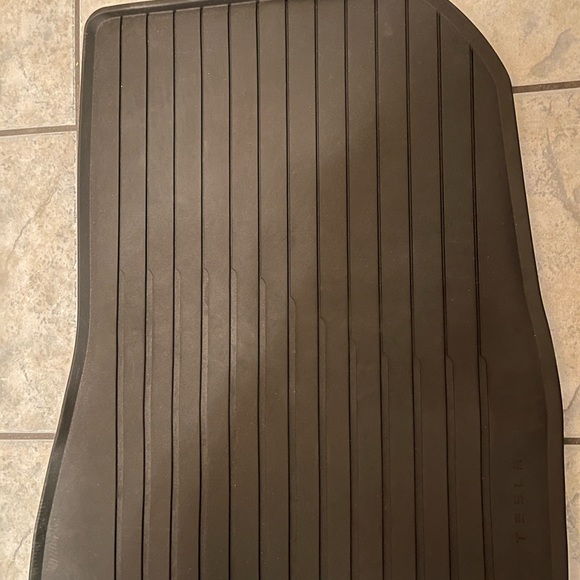 Tesla Model 3 All-Weather Interior Mats (USED) - Picture 2 of 4